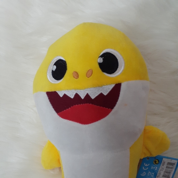 Pinkfong Shark Family 11" Plush with Sound - Baby Shark Yellow - Picture 6 of 11